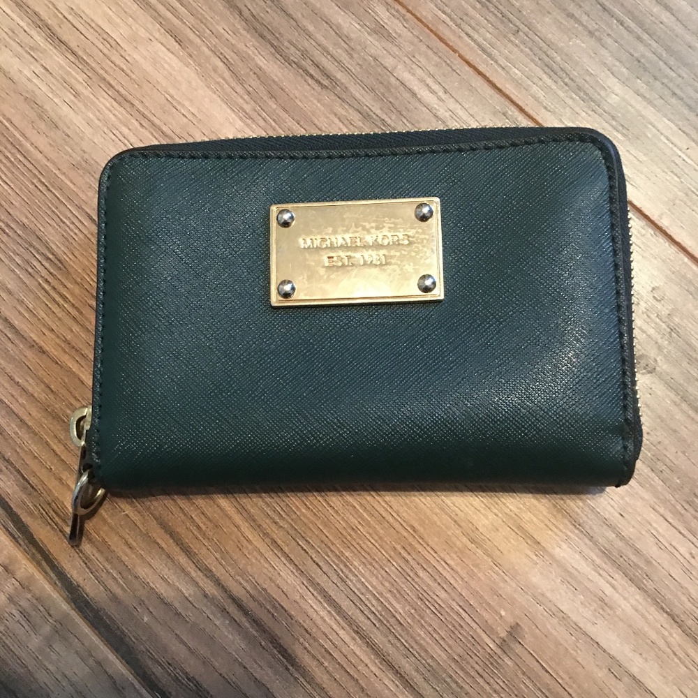 Michael Kors zip wallet